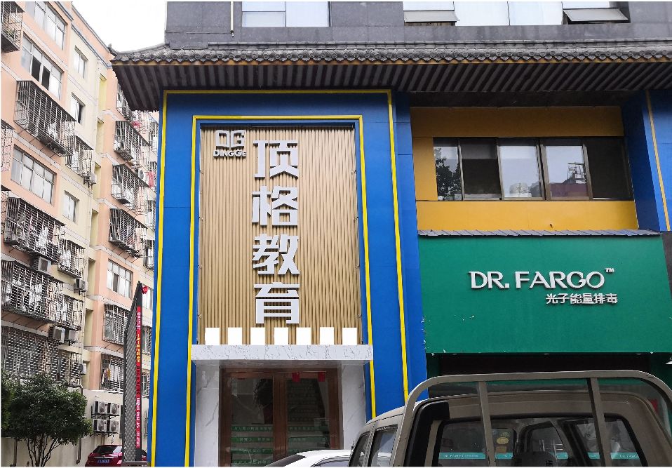 登封门头设计要符合门店特色。